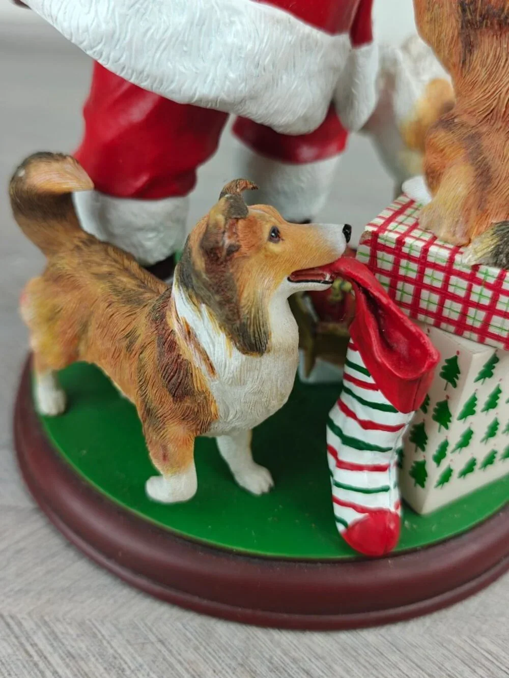 Danbury Mint Santa's Little Shelties Figurine Hand-Painted Resin Christmas 10